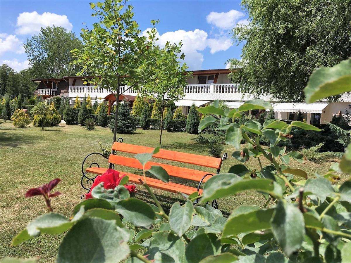 Termal Apartman Nyírbátor Buitenkant foto